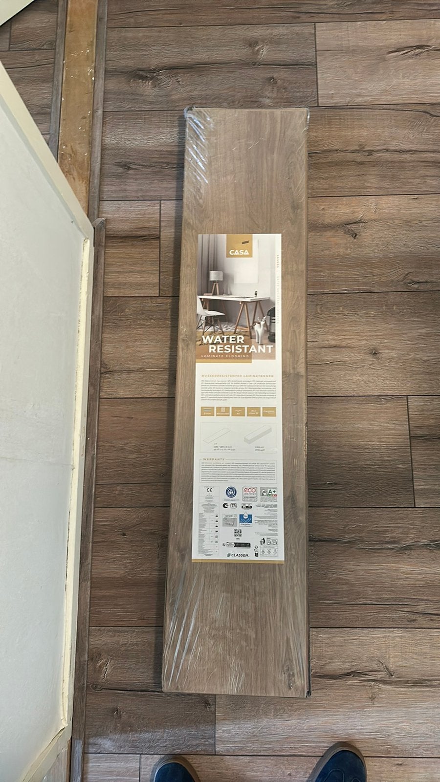 Restpartij waterbestendig laminaat 15.1 m2 en extra planken., Ophalen, Hout, Zo goed als nieuw, Bruin