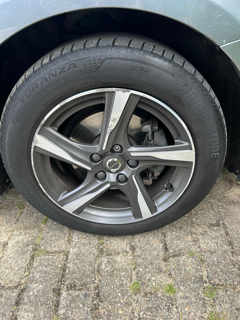 Volvo V40 R-Design velgen met Bridgestone banden 205/55/R16, Ophalen, Gebruikt