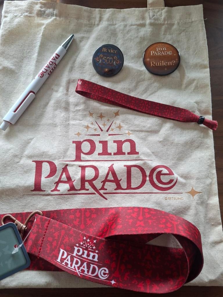 Efteling PinParade tas met buttons en keycoard., Ophalen of Verzenden, Nieuw, Button of Speldje
