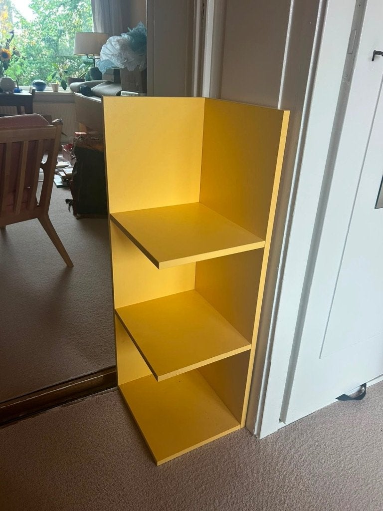 Gele wandkast/plankenkast Ikea, Ophalen, Met plank(en), Gebruikt, Minder dan 150 cm