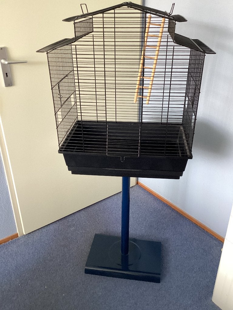 Vogelkooi met standaard., Dieren en Toebehoren, Vogels | Hokken en Kooien, Ophalen, Gebruikt, Metaal, Vogelkooi
