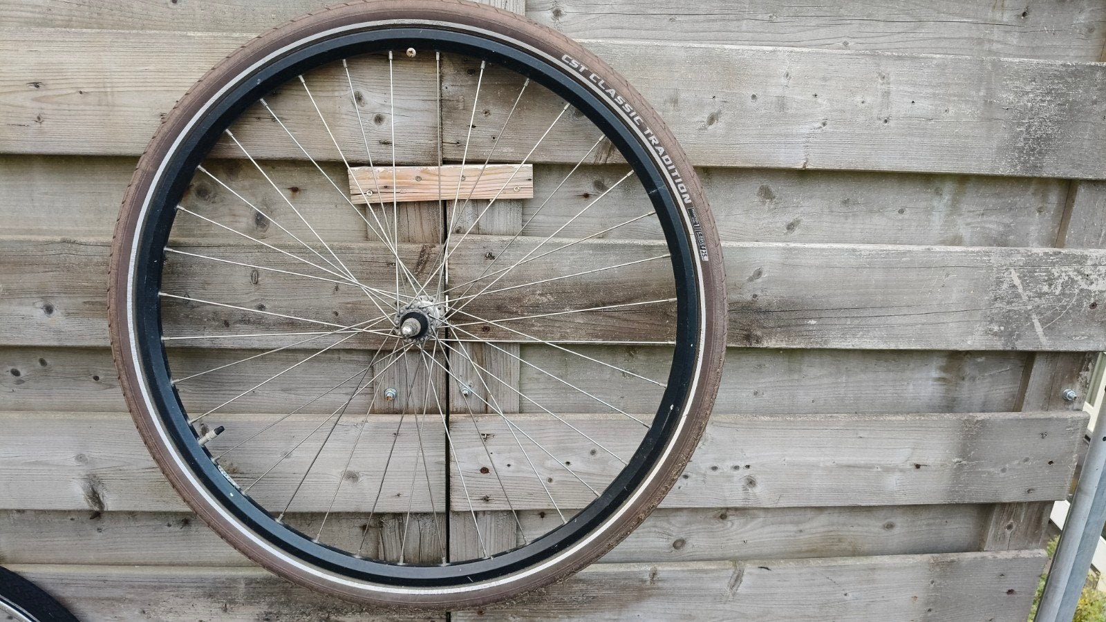 Front wheel, city bike, Fietsen en Brommers, Gebruikt, Stadsfiets, CST, Rubber
