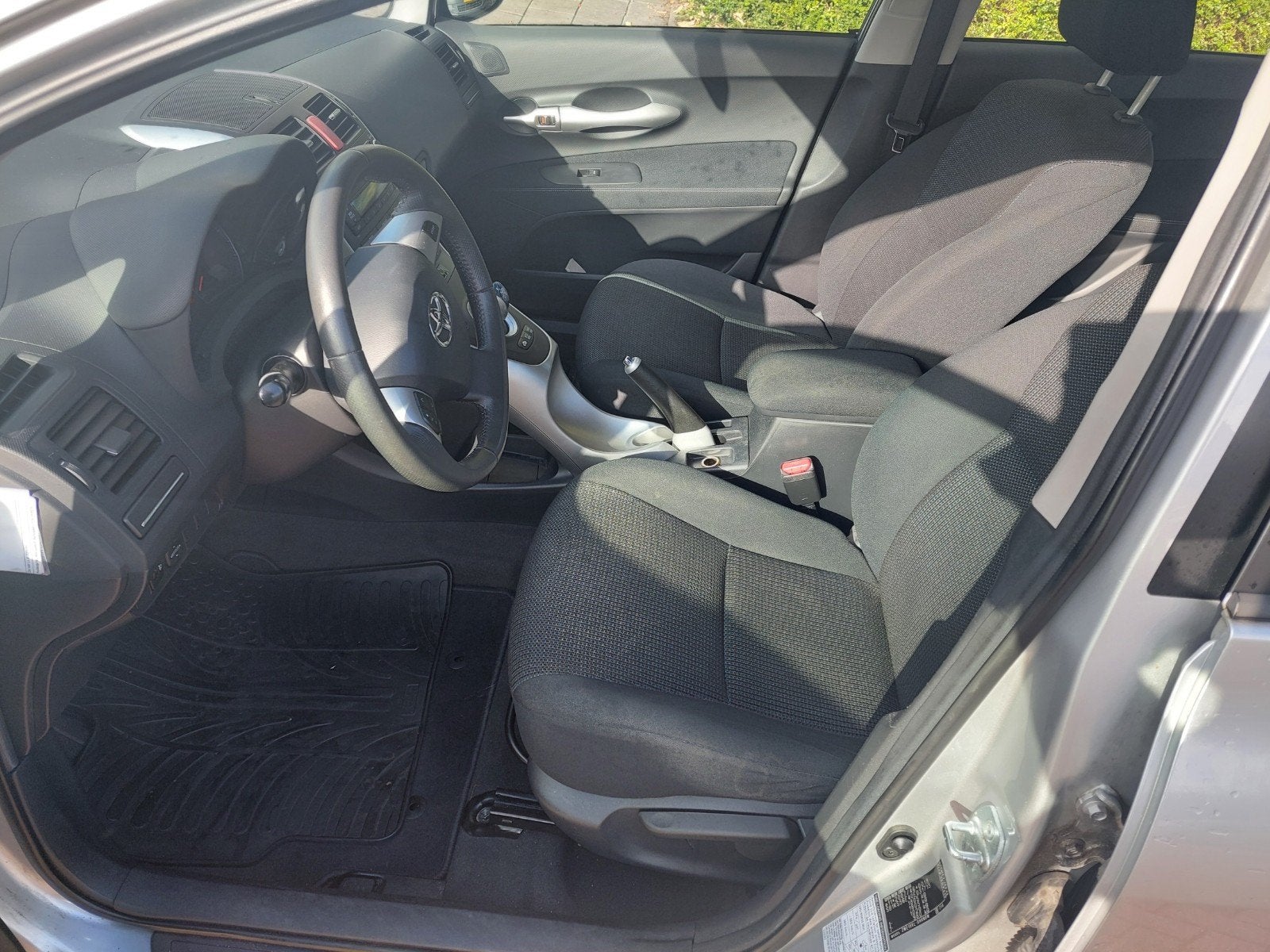 Toyota Auris 1.8 Full Hybrid 5DR CVT 2011 Grijs, Auto's, Stof, Zwart, Origineel Nederlands, 75 €/maand