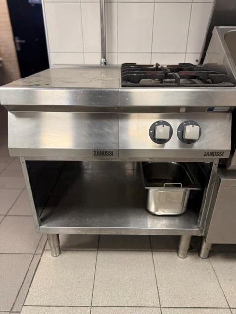 professioneel Zanussi gasfornuis kookunit uit de, Witgoed en Apparatuur, Kookplaten, Ophalen, Gebruikt, 4 kookzones, Gas