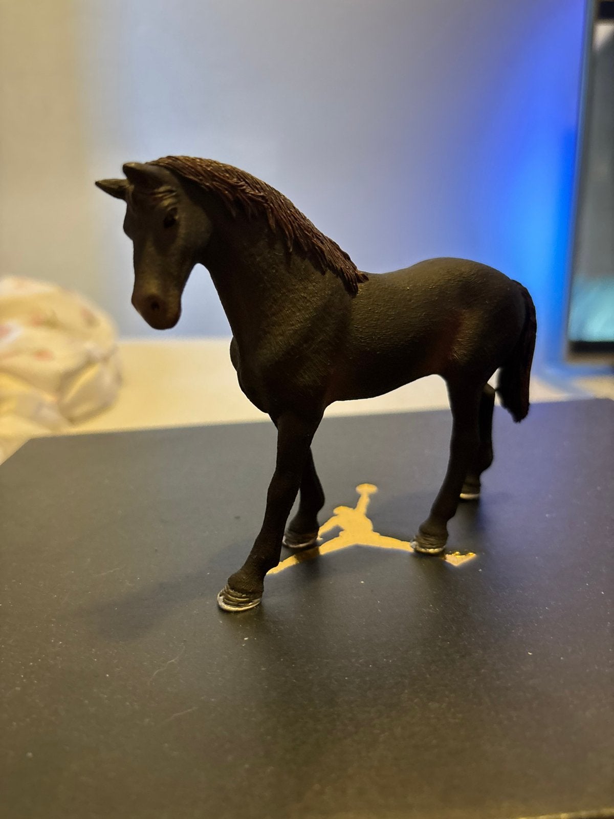 Schleich Engels Volbloed hengst – goede staat, Ophalen of Verzenden, Zo goed als nieuw, Paard, Beeldje of Figuurtje