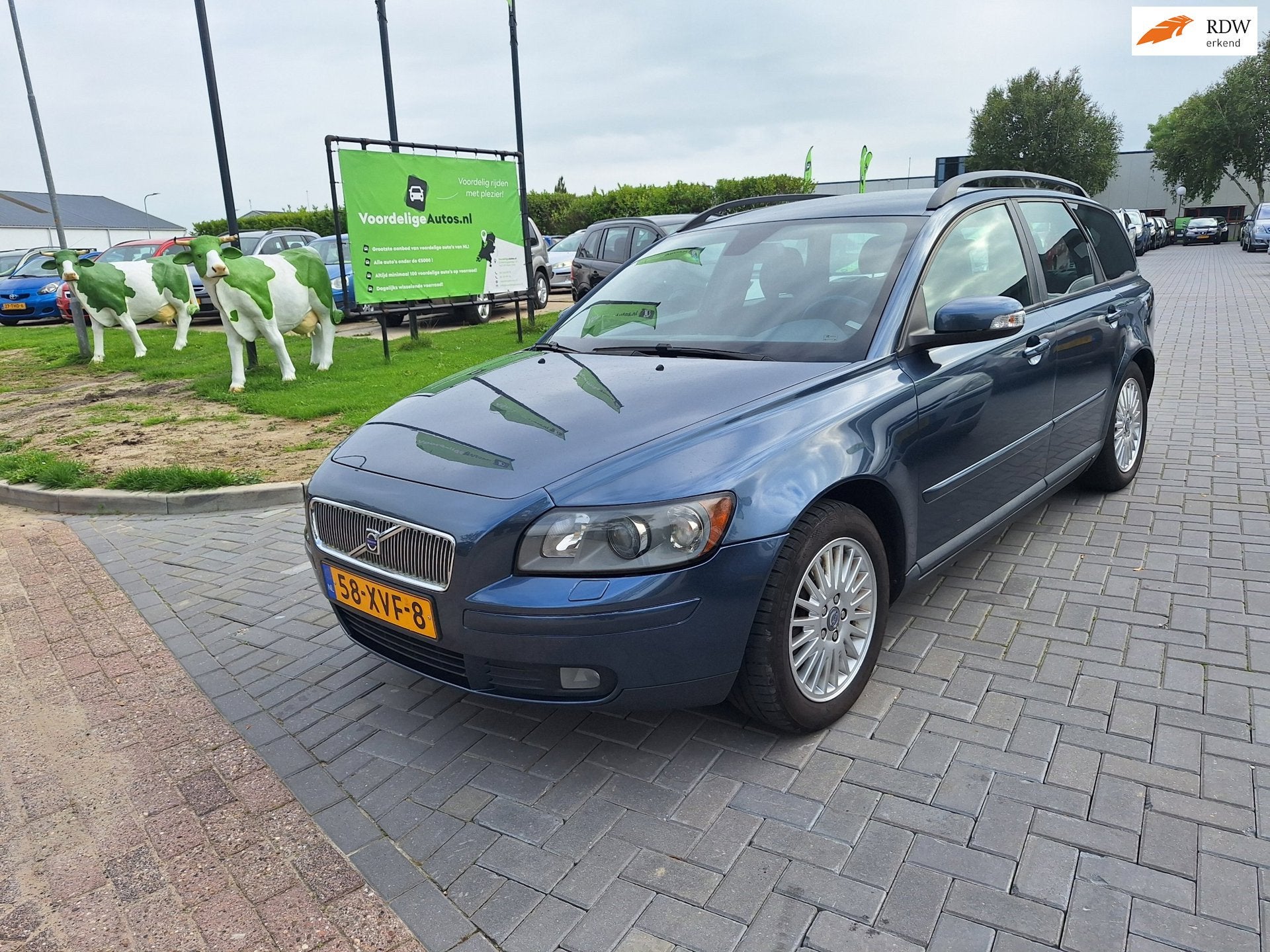 Volvo V50 2.5 T5 Summum / Super comfortabel / APK september, Auto's, Voorwielaandrijving, Gebruikt, 700 kg, Blauw