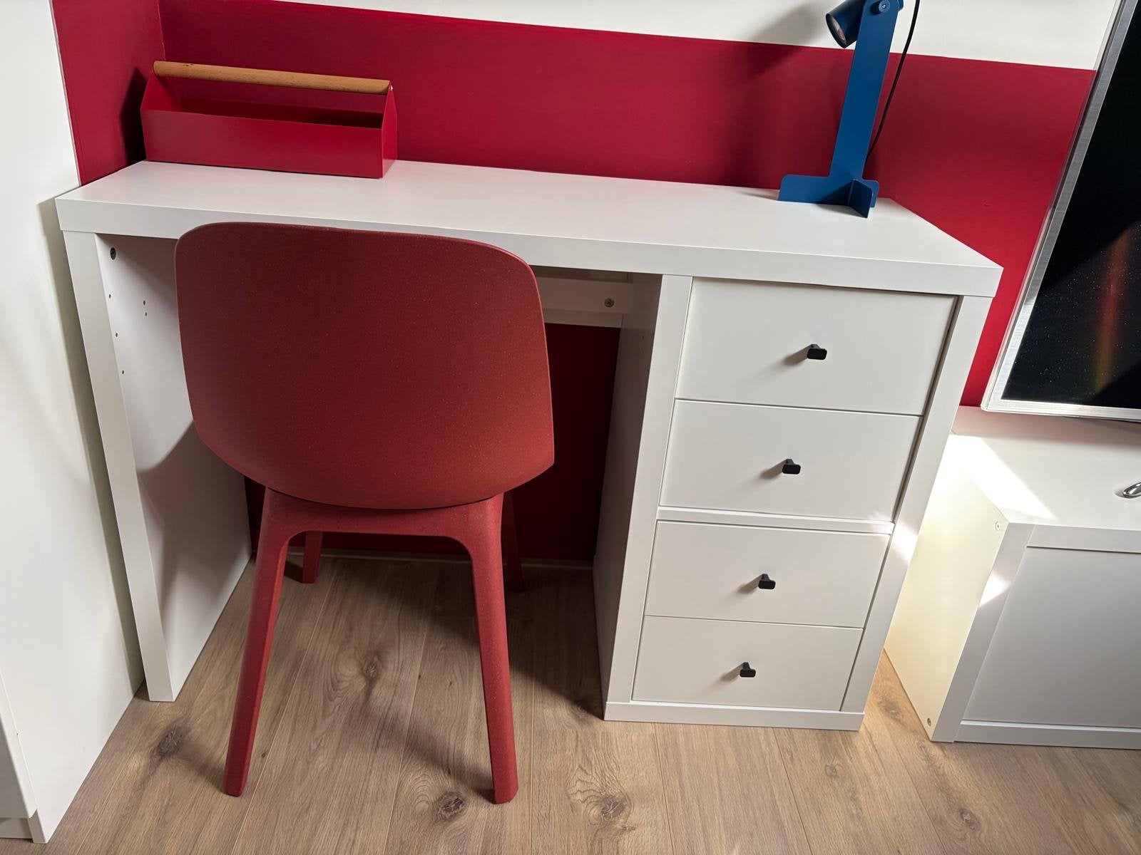 Ikea bureau - moet weg, doe een leuk/realistisch bod, Huis en Inrichting, Ophalen, 39 cm, Met lades, Spaanplaat of MDF