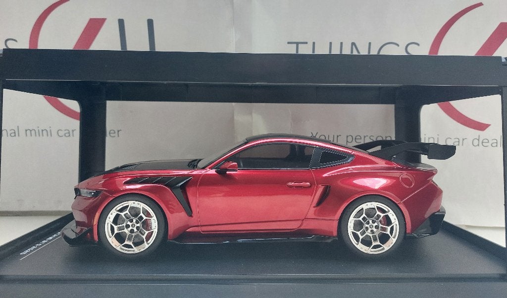 Ixo 1:18 Ford Mustang GTD 2025 rood/zwart nieuw, Ophalen of Verzenden, Nieuw, Auto, Overige merken