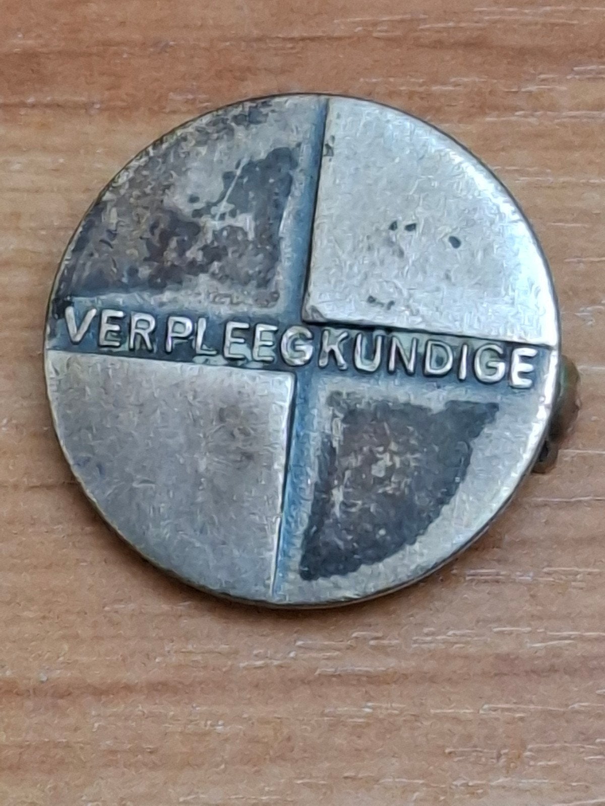 Vintage Zilveren Verpleegkundige Speld, Gebruikt, Minder dan 4 cm, Ophalen of Verzenden, Zilver