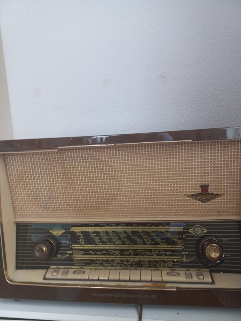 Uude radio van 1960, Ophalen
