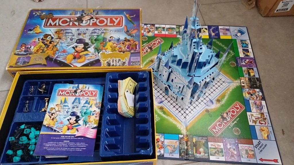 bordspel limited Monopoly Disney 3d kasteel Monopolie, Vijf spelers of meer, Ophalen of Verzenden, Zo goed als nieuw, Monopoly
