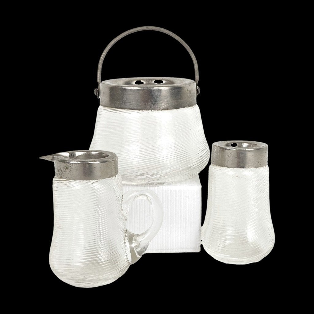 Fries draadglas – Miniatuur roomstel met lepelvaasje, Antiek en Kunst, Antiek | Glas en Kristal, Ophalen of Verzenden