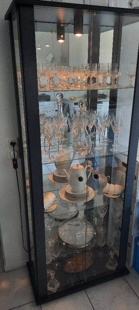 Zwarte vitrine met verlichting, Ophalen, Met deur(en), Glas, Stijlvol