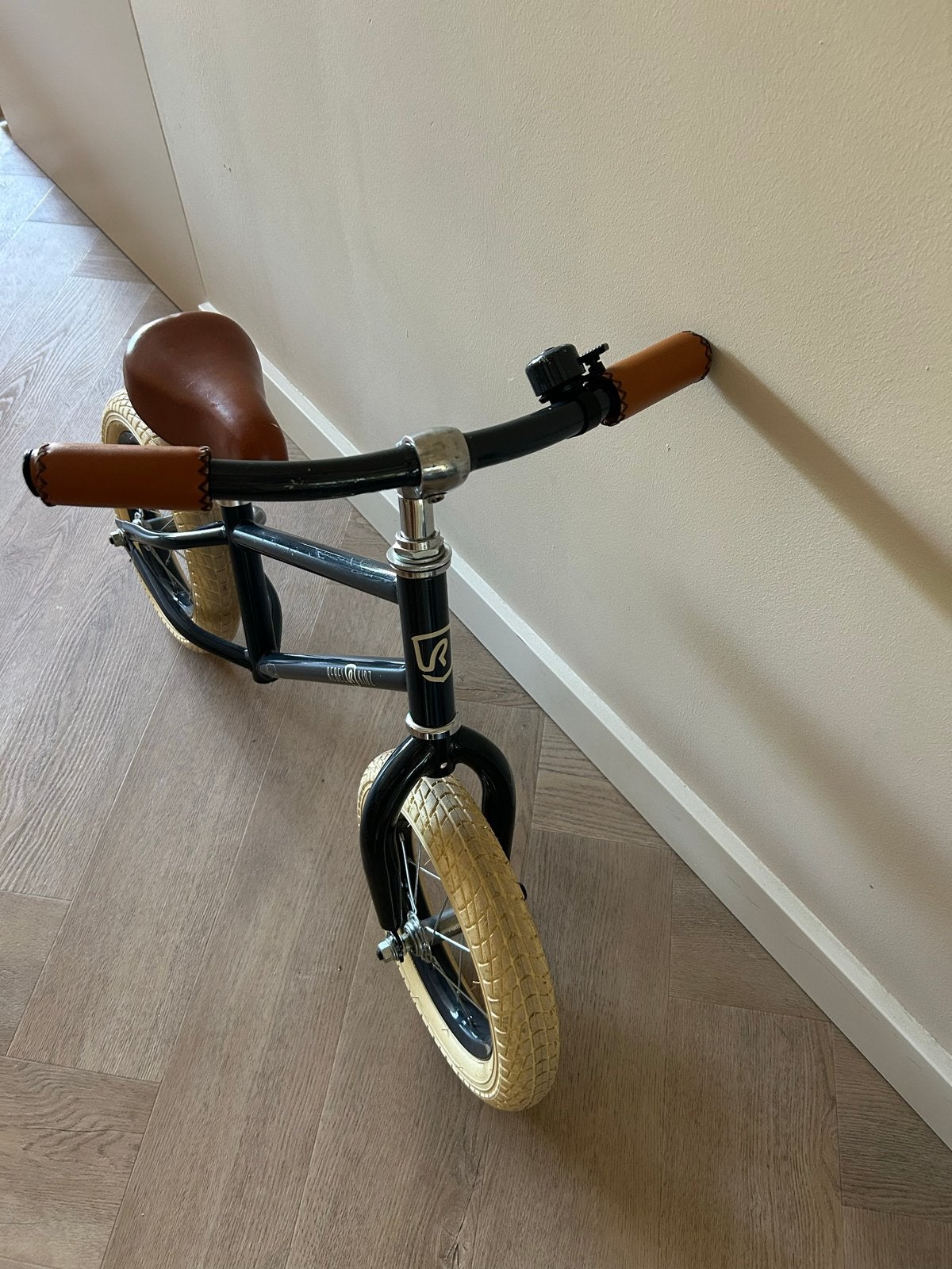 Rebel kidz loopfiets - zo goed als nieuw, Ophalen, Zo goed als nieuw, Minder dan 16 inch
