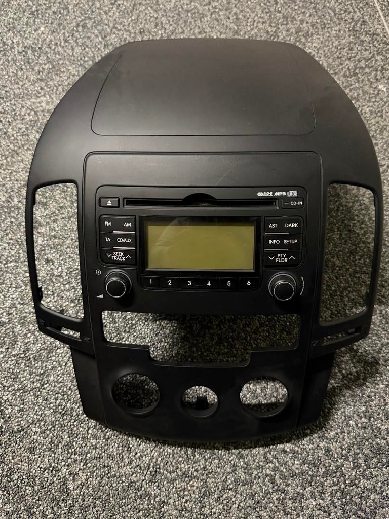 Hyundai i30 radio met frame - Model 96160-2L200, Ophalen of Verzenden, Gebruikt