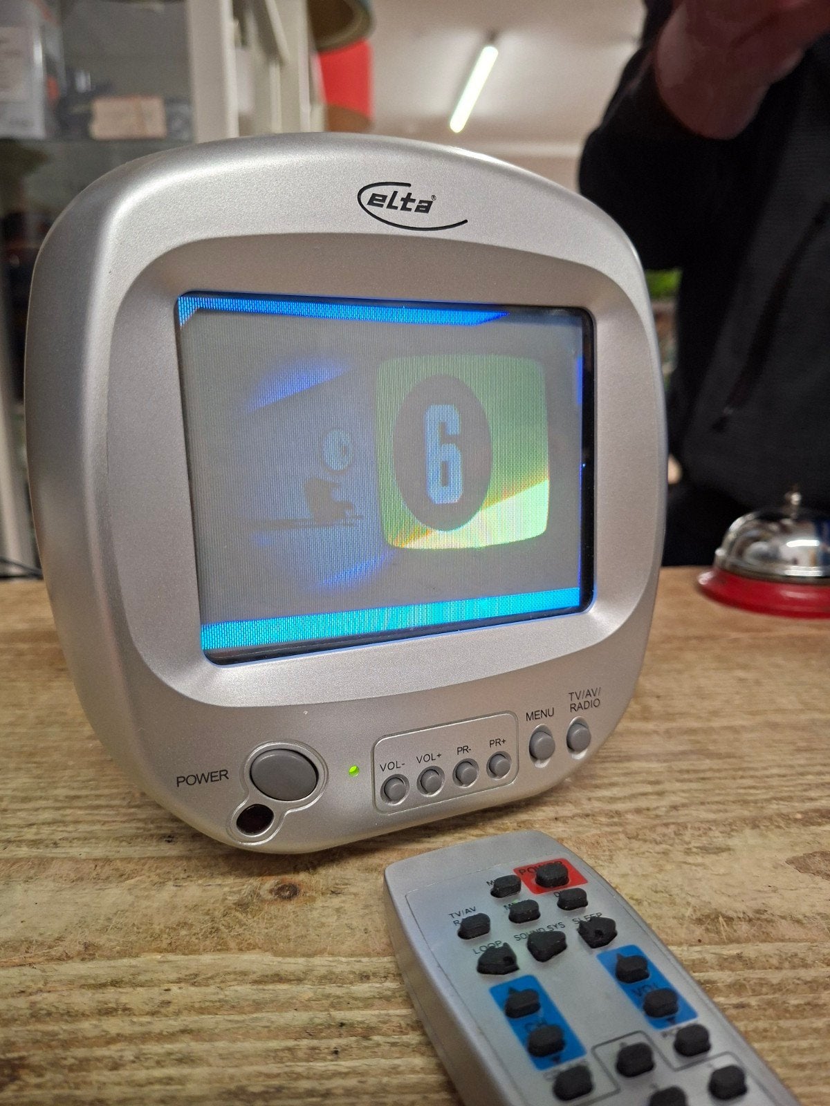 Vintage Elta 15 cm kleurenTV PAL NTSC AM/FM radio 12/24Vdc, Audio, Tv en Foto, Vintage Televisies, Ophalen of Verzenden