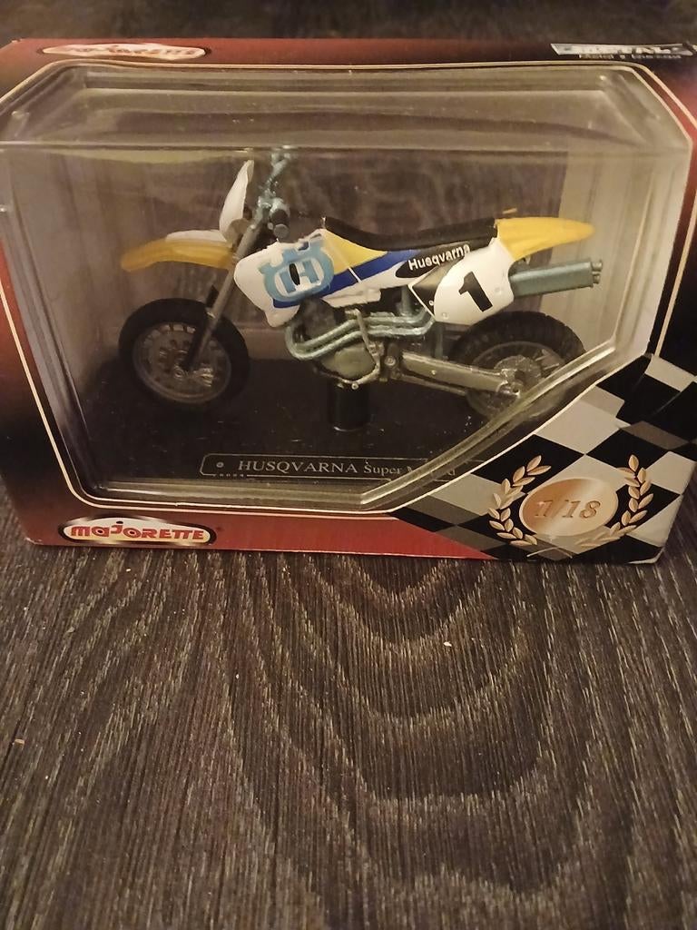 Husqvarna  super motard schaal 1/18, Overige merken, Nieuw, Ophalen of Verzenden, Groter dan 1:32