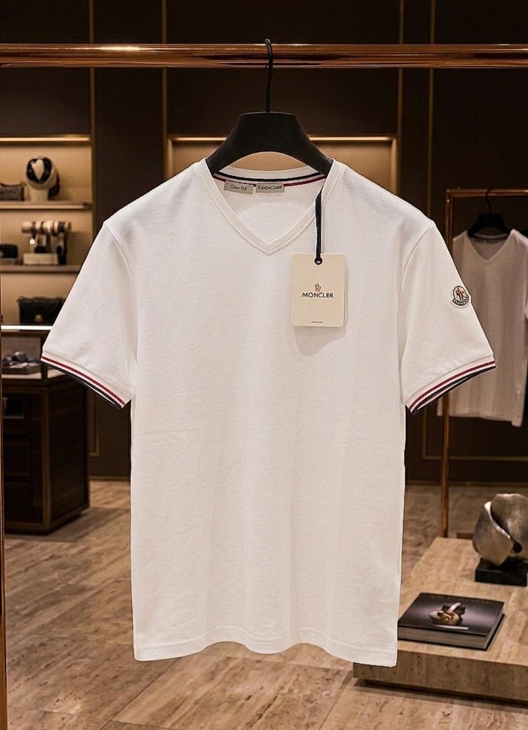 MONCLER tricolor trim tshirt, Kleding | Heren, Ophalen of Verzenden, Nieuw, Zwart
