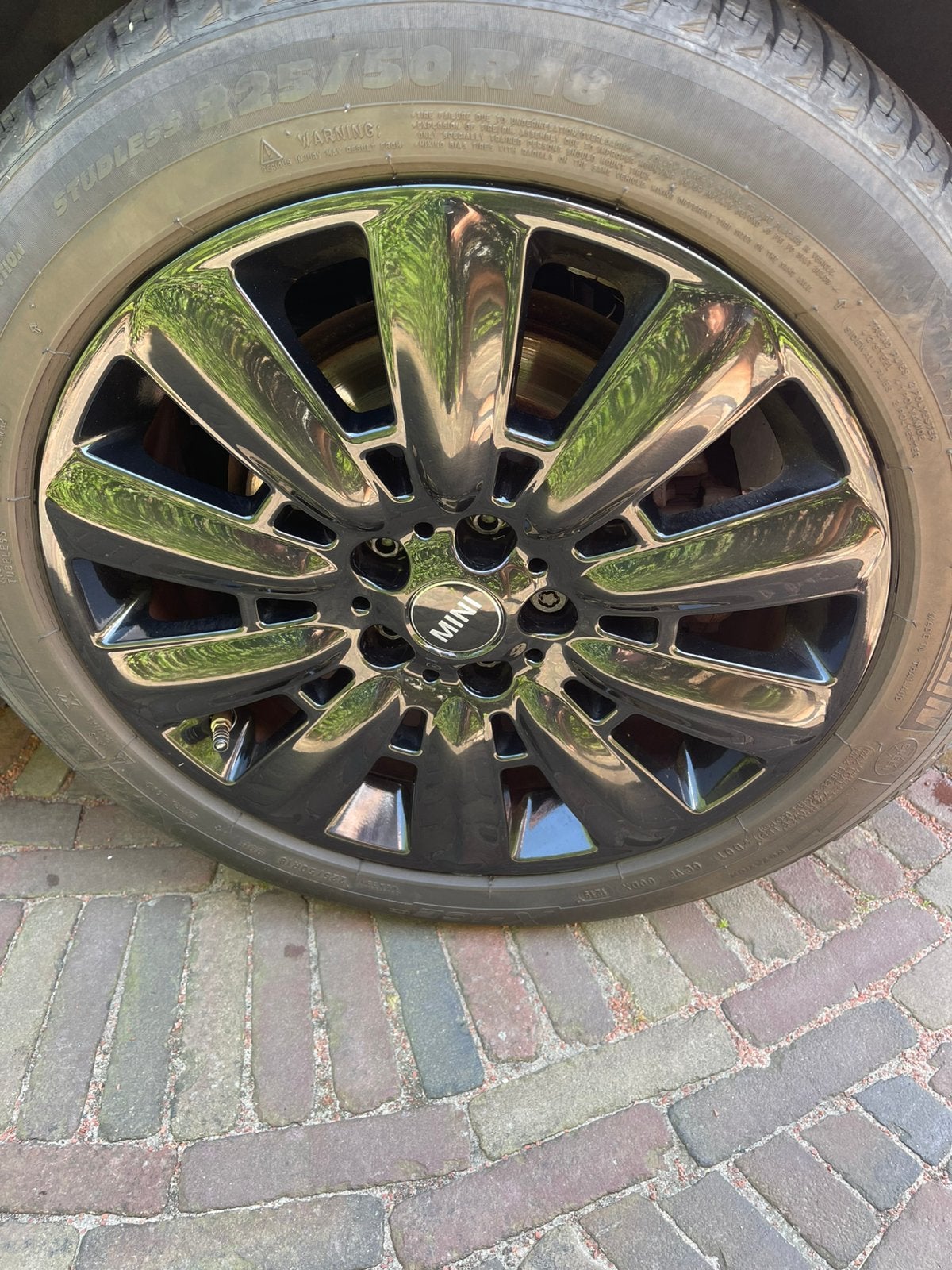 Mini cooper 18 inch velgen met all seasen banden en senors, Ophalen, 18 inch, Gebruikt, Banden en Velgen