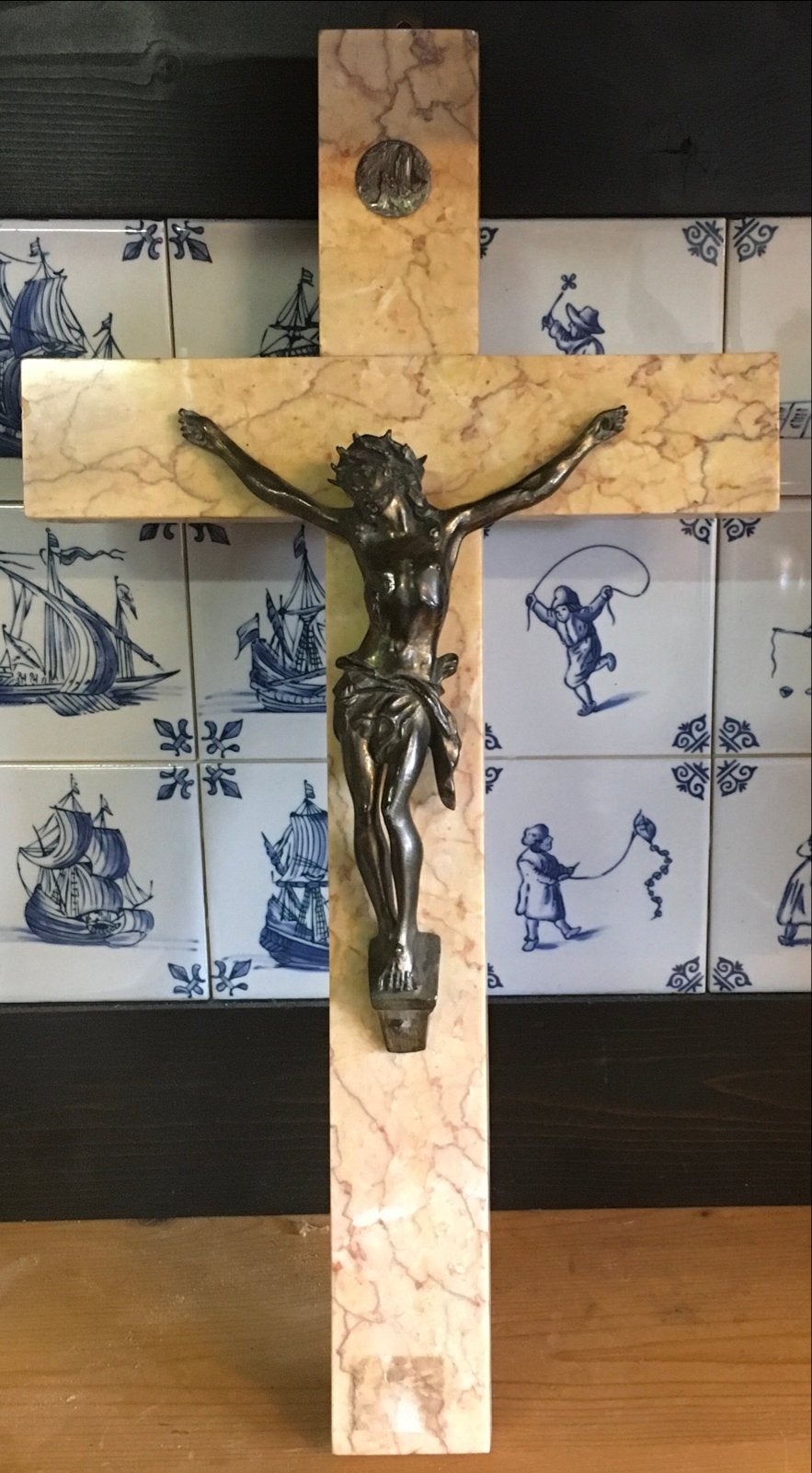 Antiek Marmeren Kruisbeeld met Corpus - 47x25 cm, Antiek en Kunst, Ophalen of Verzenden