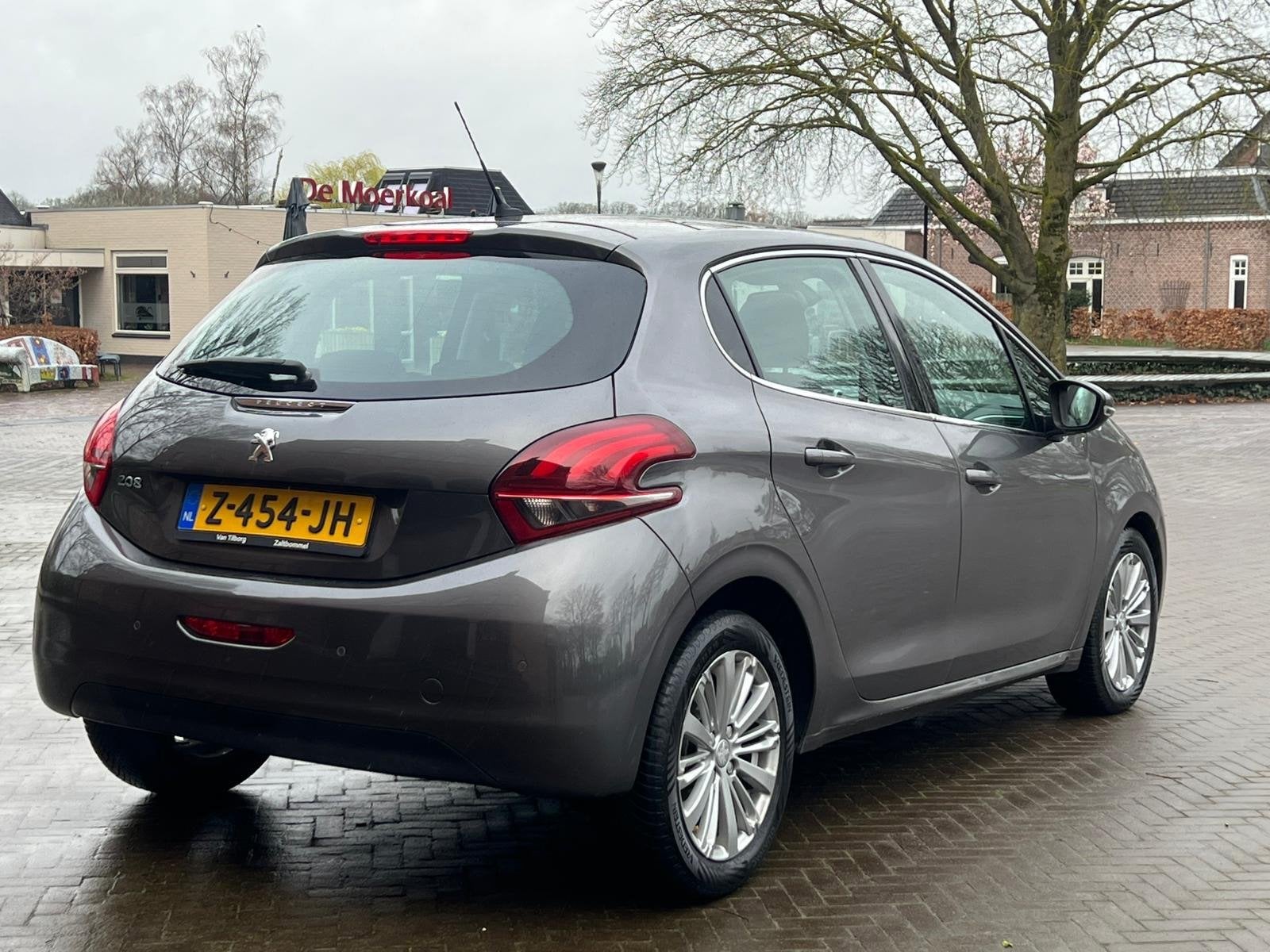 Peugeot 208 1.2 PureTech GT-Line 5DR AUTOMAAT PANO NAVI !, Auto's, Gebruikt, Euro 6, Leder en Stof, 49 €/maand