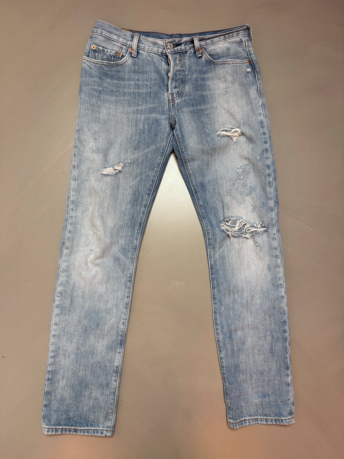Levi's 501 Jeans - Lichtblauw met scheuren (W28 L32), Ophalen of Verzenden, Gedragen, Blauw, W28 - W29 (confectie 36)