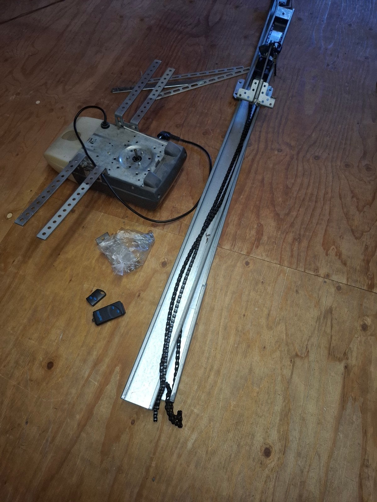 Te koop electrische garage deur motor merk novo ferm, Gebruikt, Garagedeur, Ophalen of Verzenden, 120 cm of meer