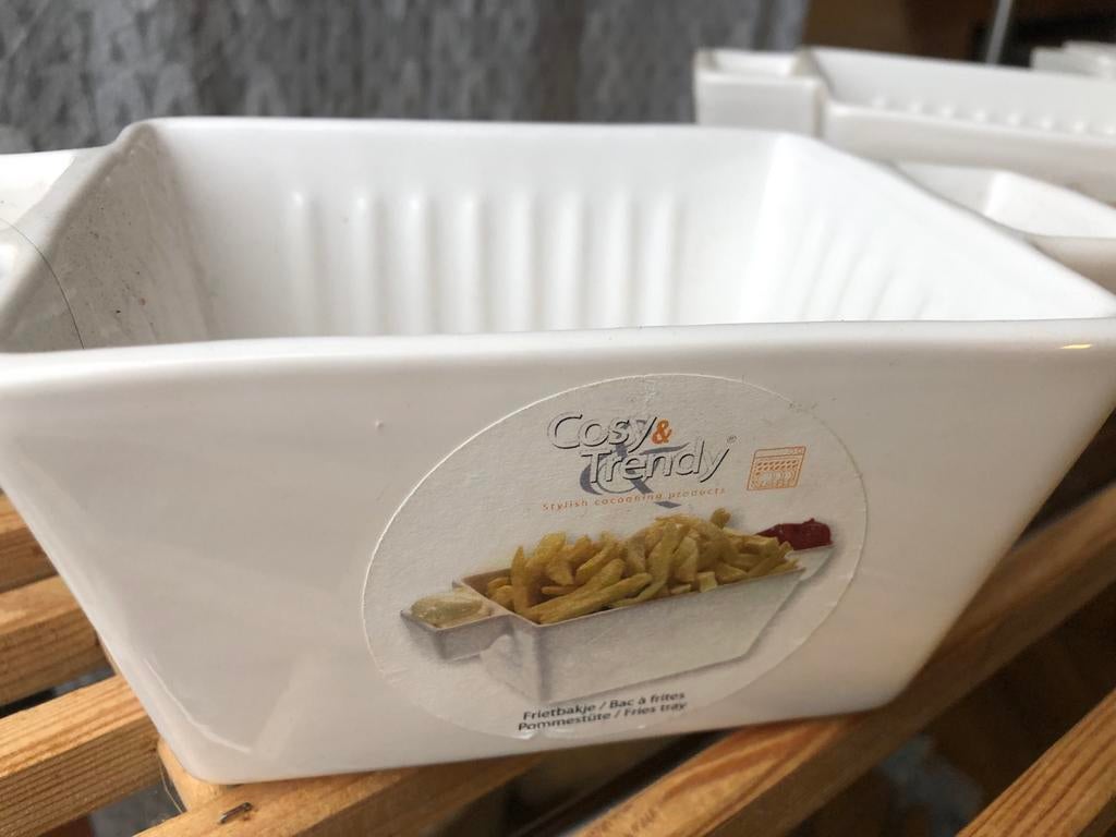 3 Frietbakje met twee sausvakjes - Cosy & Trendy, Huis en Inrichting, Keuken | Servies, Ophalen, Gebruikt, Overige stijlen