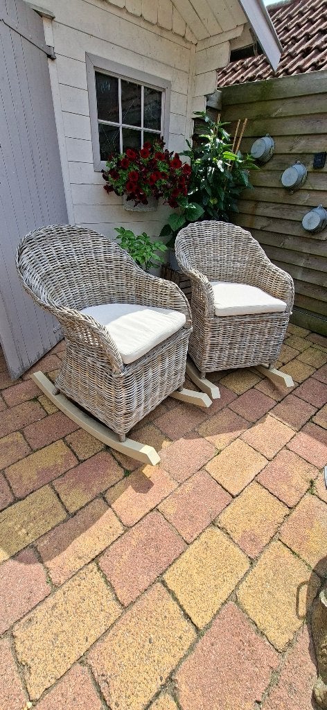 2 Schommelstoelen, Ophalen, Zo goed als nieuw, Rotan