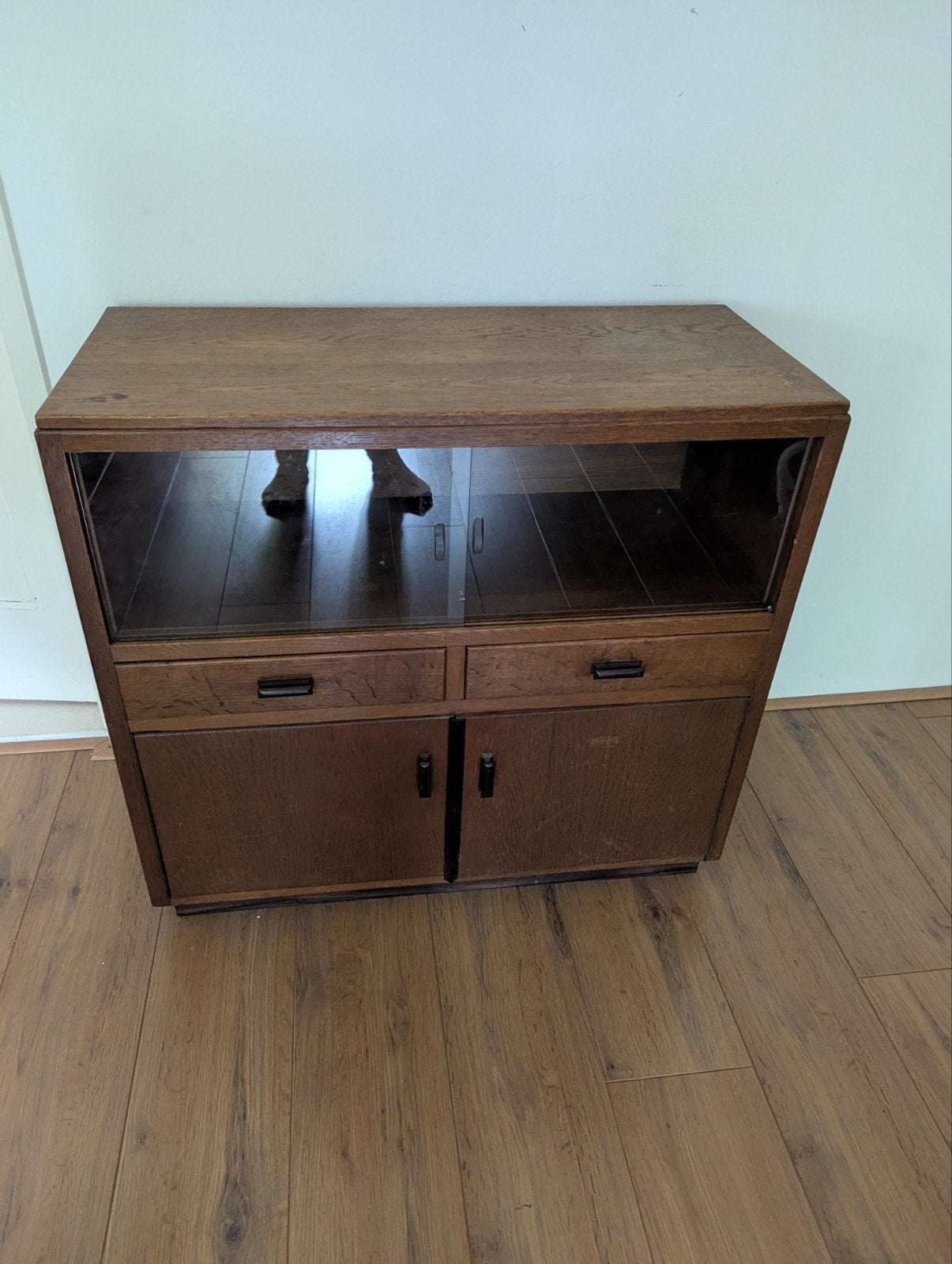 Vintage houten kastje met glazen schuifdeuren, Ophalen of Verzenden