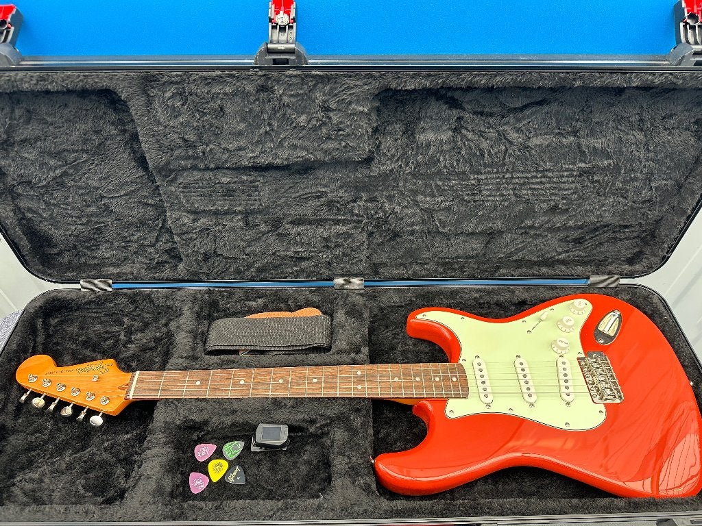Squier Stratocaster + Gator hardcase & accessoires, Ophalen, Zo goed als nieuw, Elektrische gitaar