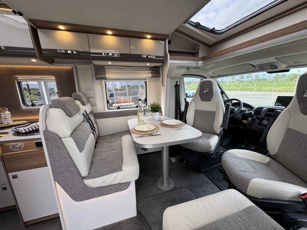 Foto 15 van Dethleffs Trend 7057 Automaat Queensbed Hefbed 2025