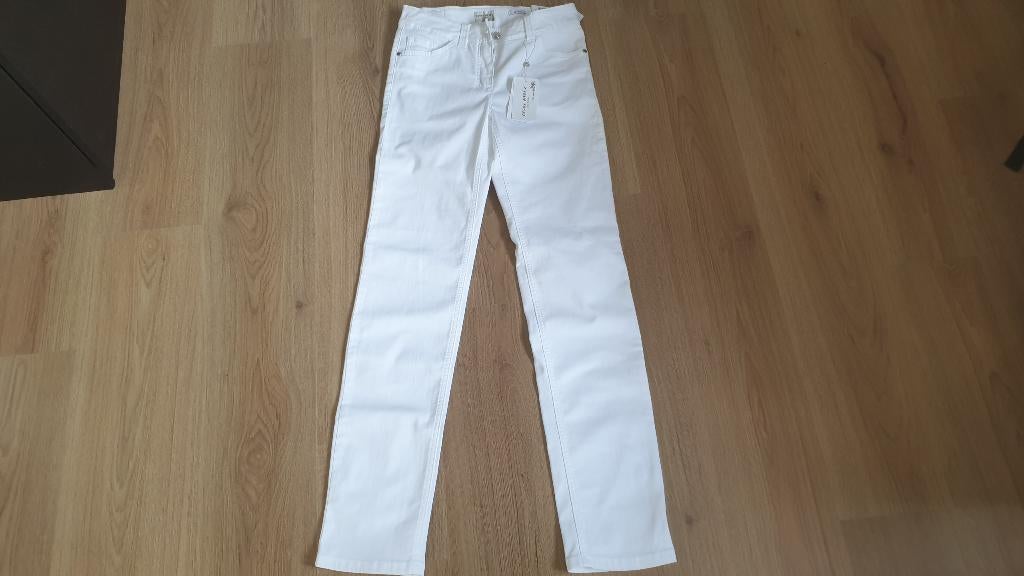 NIEUWE witte jeans Gerry Weber mt 34, Kleding | Dames, Spijkerbroeken en Jeans, Wit, Nieuw, Ophalen of Verzenden, W27 (confectie 34) of kleiner