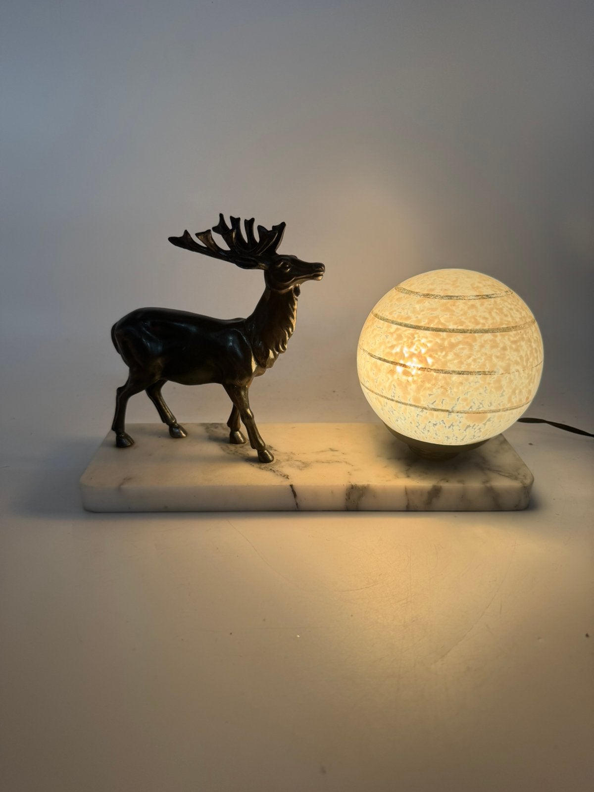 Schitterende Art Deco Tafellamp met Hertensculptuur, Ophalen of Verzenden