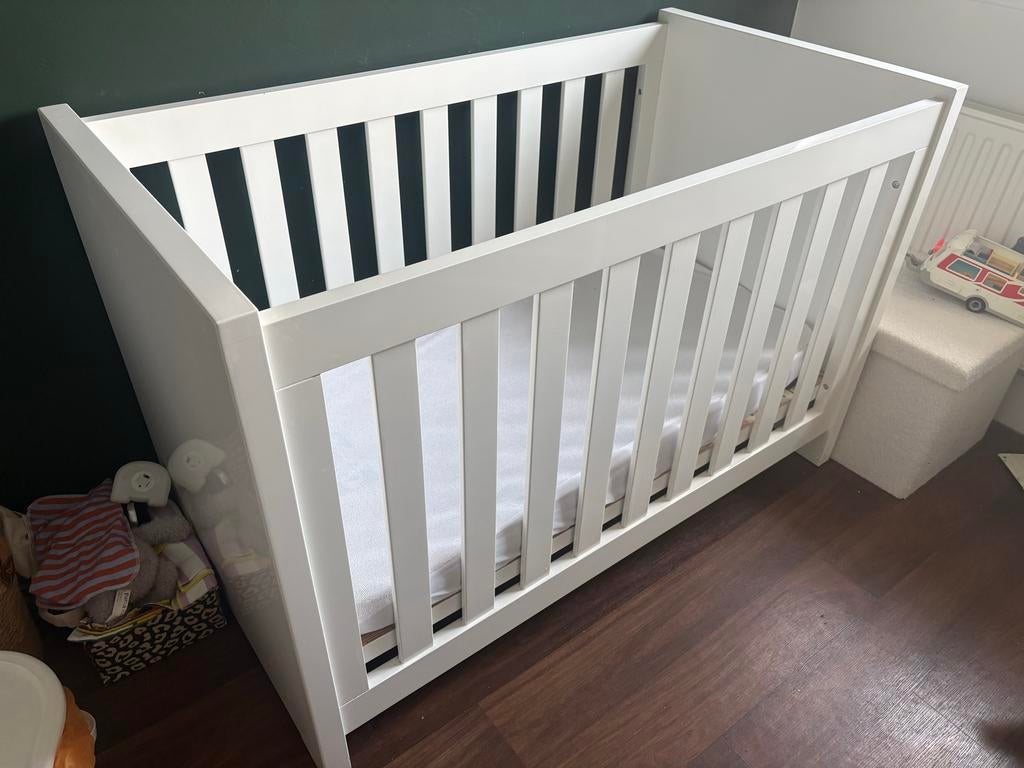 Complete Babykamer: Ledikant, Commode & Kast - Glans Wit, Kinderen en Baby's, Kinderkamer | Complete kinderkamers, Ophalen, Gebruikt