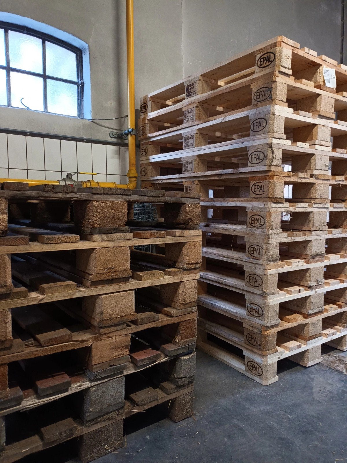 Te koop 17 euro pallets, Doe-het-zelf en Verbouw, Hout en Planken, Ophalen, 50 mm of meer, Pallet, Minder dan 200 cm