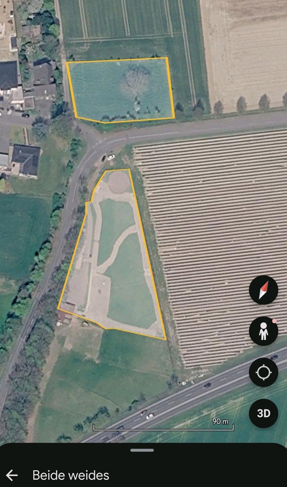 Plekje op weide met schuilstal bij Konik merrie in Hatterath, Weidegang