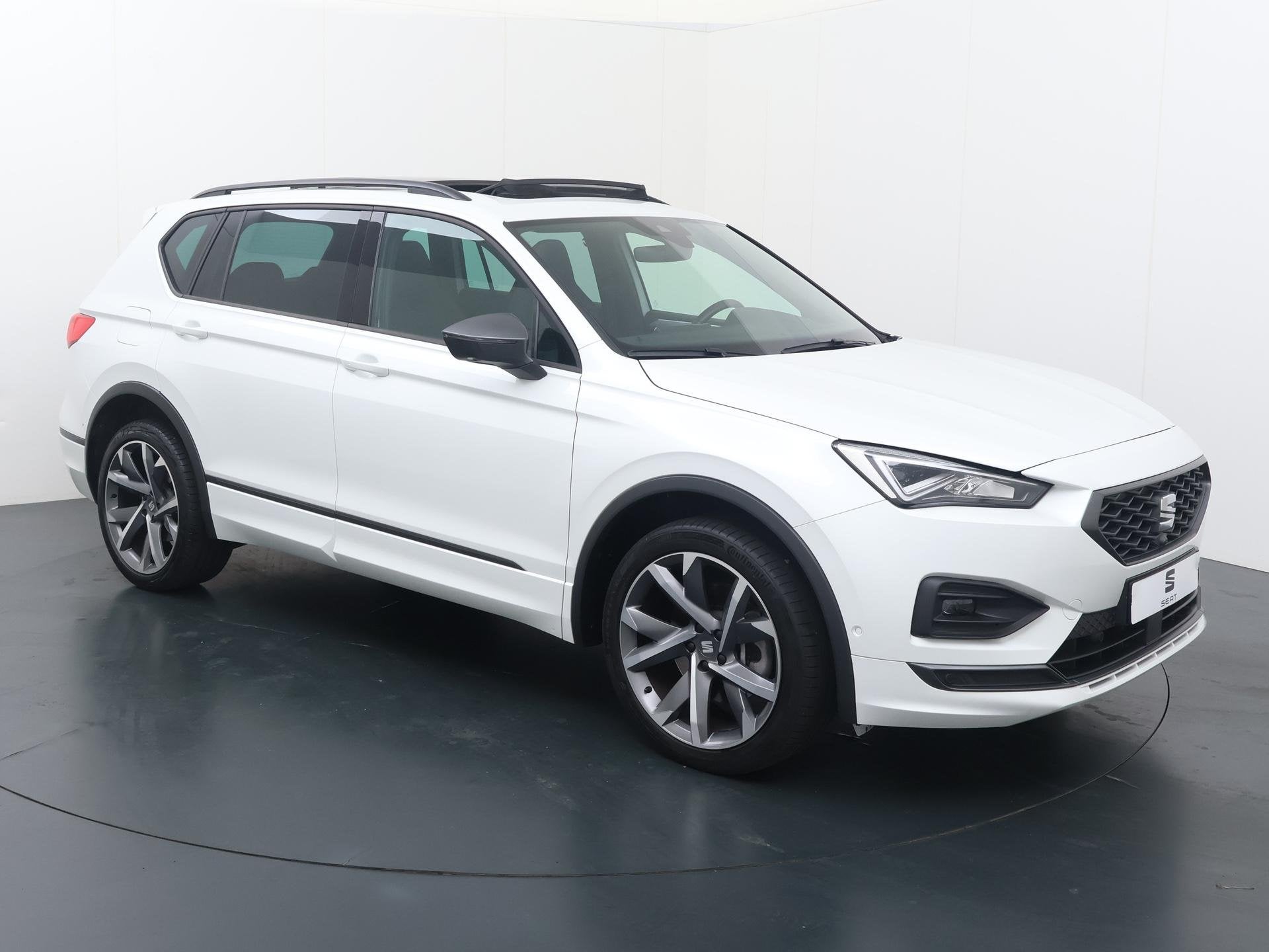 SEAT Tarraco 1.4 TSI e-Hybrid PHEV FR Business Intense | 245, Auto's, 12 maanden, Stof, 4 cilinders, Hybride Elektrisch/Benzine