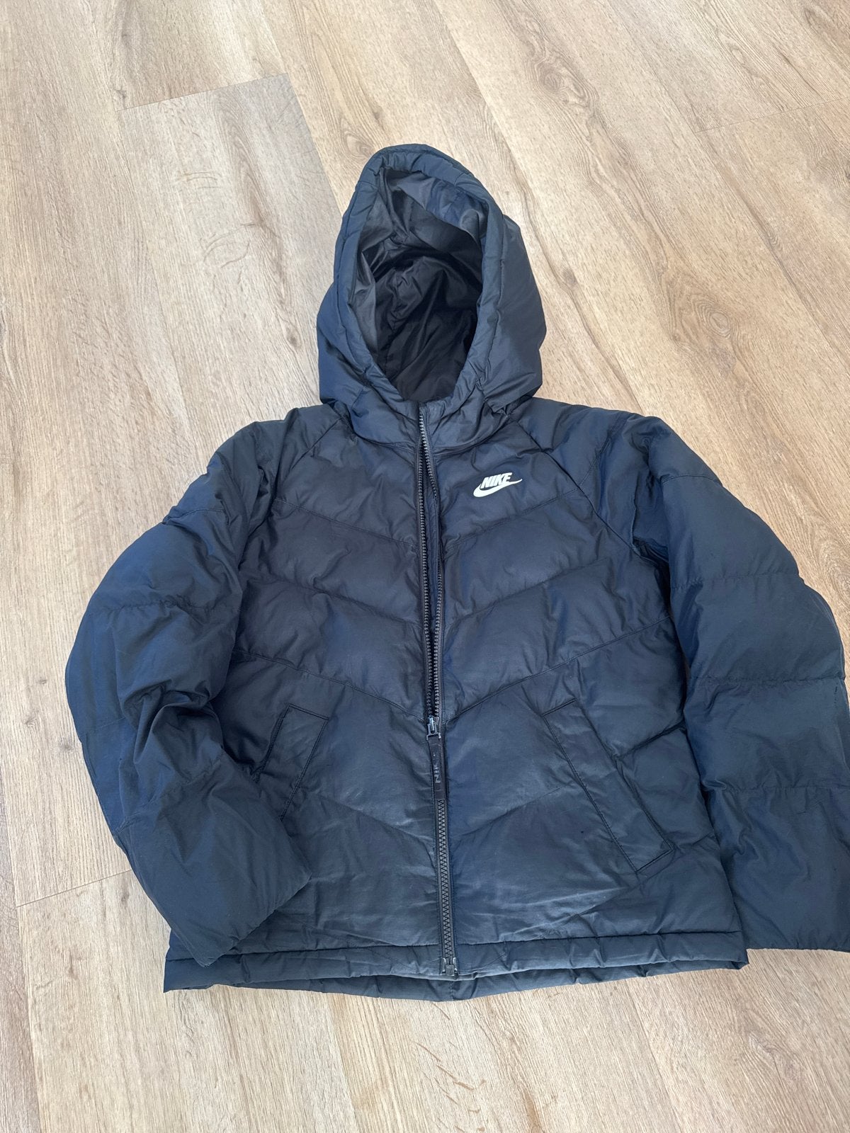 Nike Puffer Jas Zwart - Maat M (137-147cm), Ophalen of Verzenden, Zo goed als nieuw, Jongen of Meisje