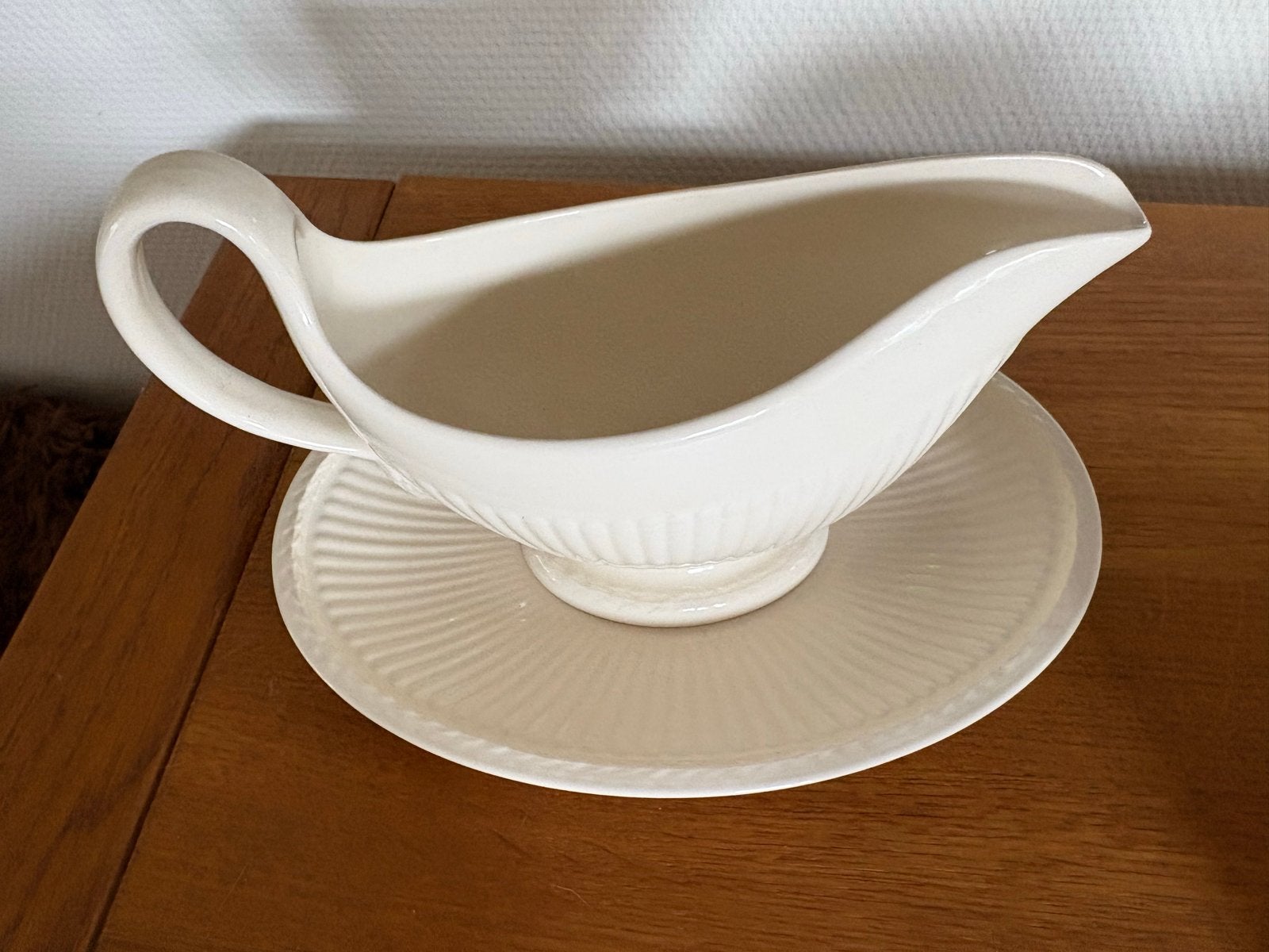 Wedgwood juskom / sauskom met kleine beschadiging, Gebruikt, Klassiek, Overige typen, Ophalen of Verzenden