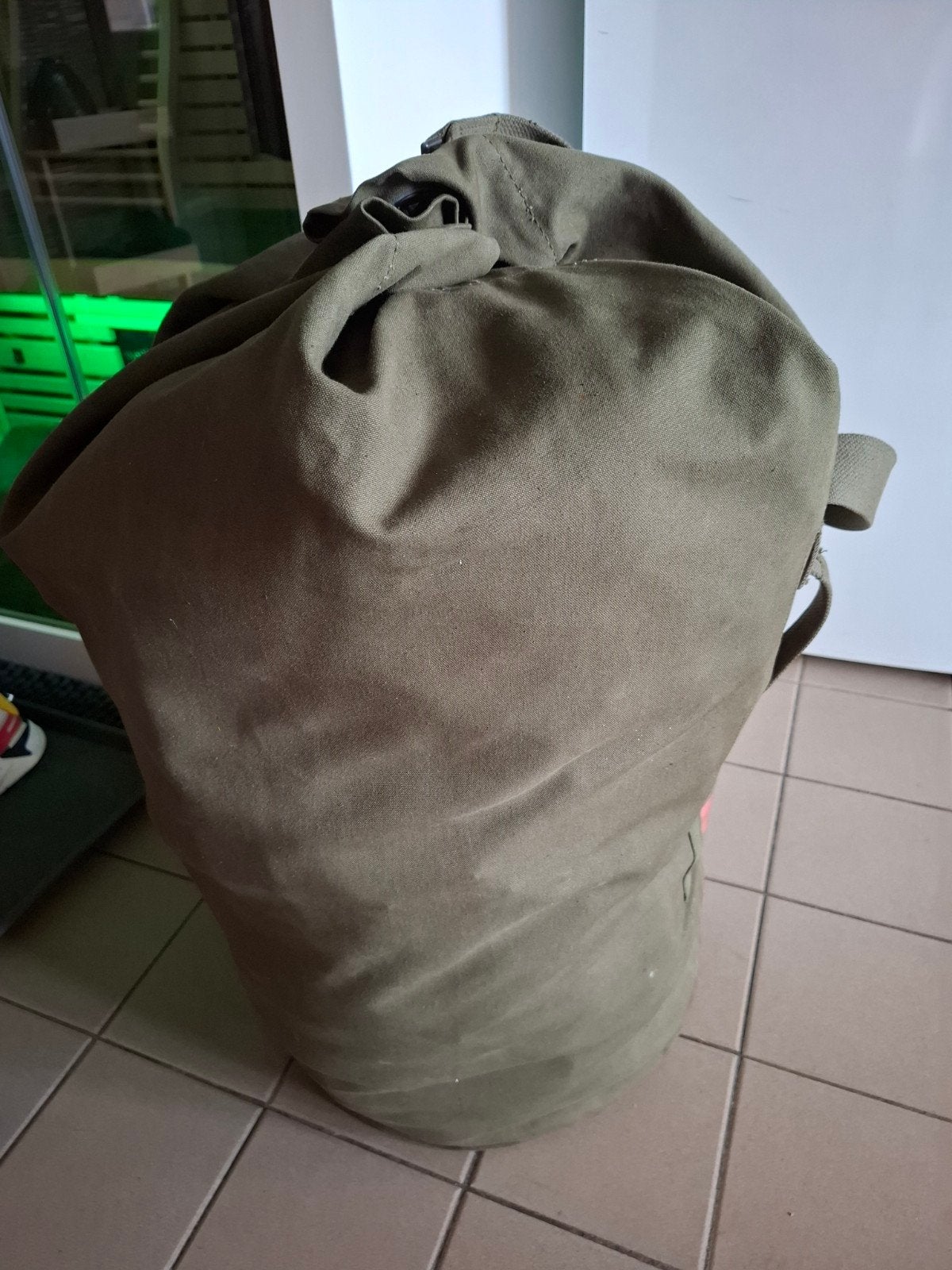 Leger plunjezak met volledige inhoud, Verzamelen, Militaria | Algemeen, Ophalen, Landmacht, Nederland, Helm of Baret