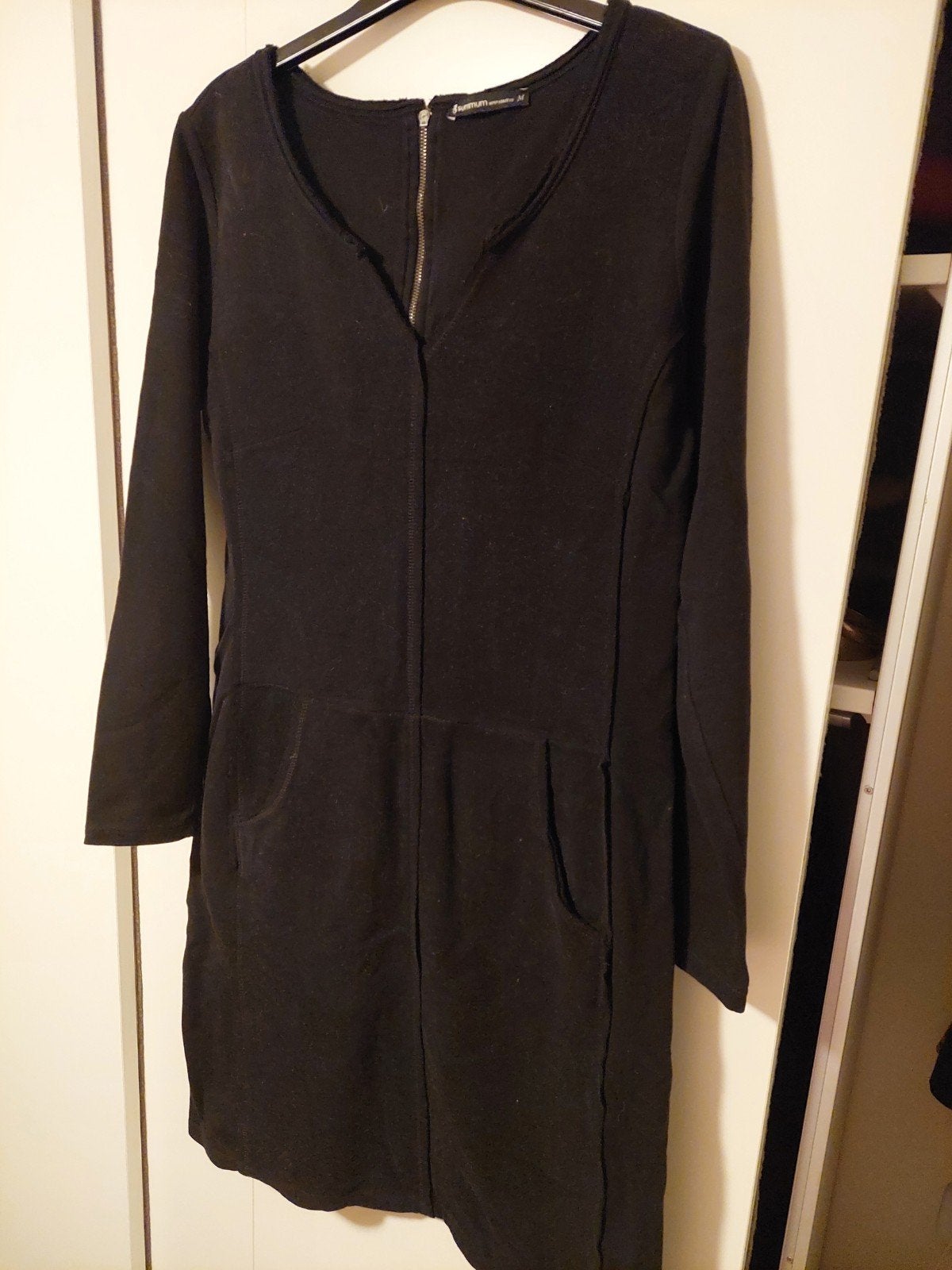 summum little Black dress maat M, Maat 38/40 (M), Summum Woman, Zwart, Ophalen of Verzenden