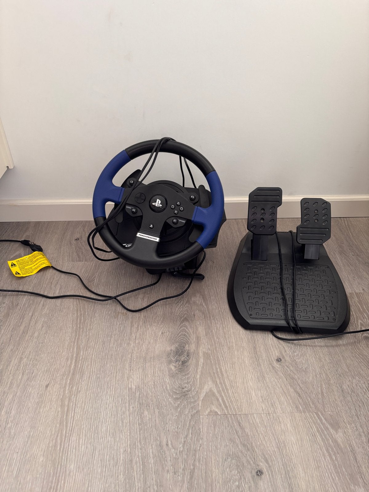 Thrustmaster T150 stuur, Spelcomputers en Games, Spelcomputers | Sony PlayStation 4, Ophalen, Zo goed als nieuw, Met 1 controller