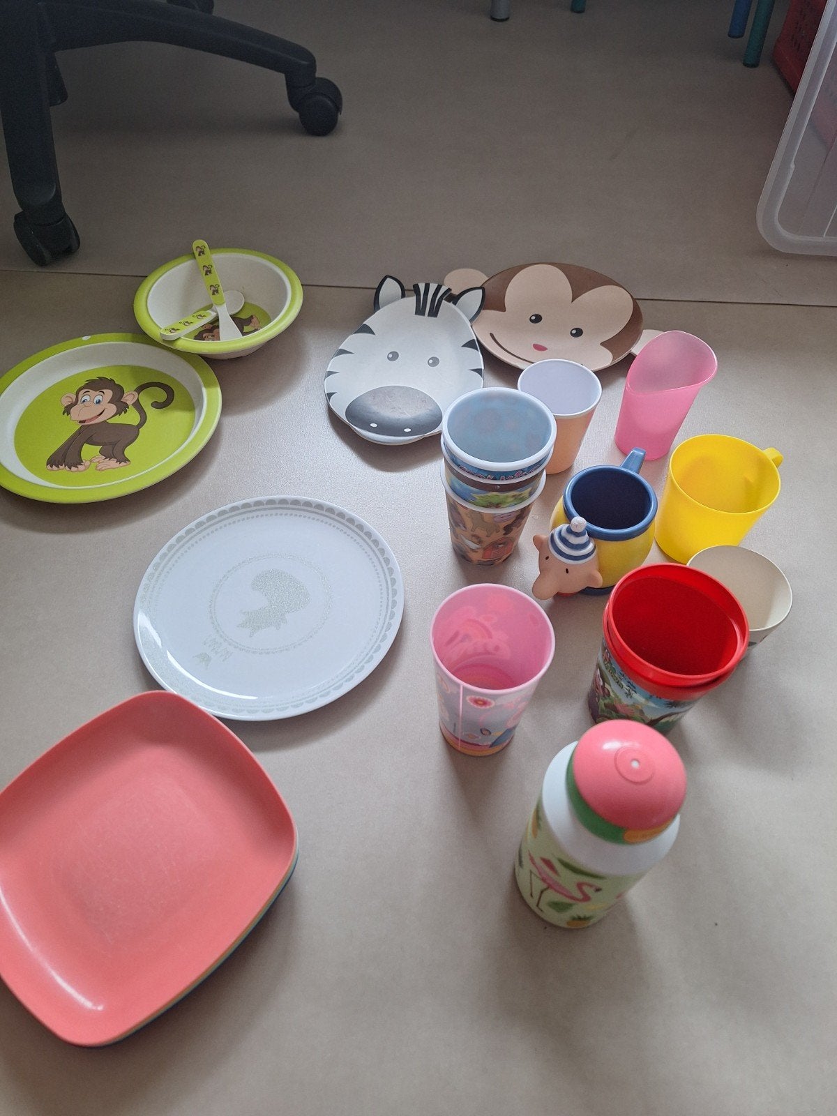 Kinder servies set - borden, bekers, kommetjes, Kinderen en Baby's, Ophalen, Overige typen