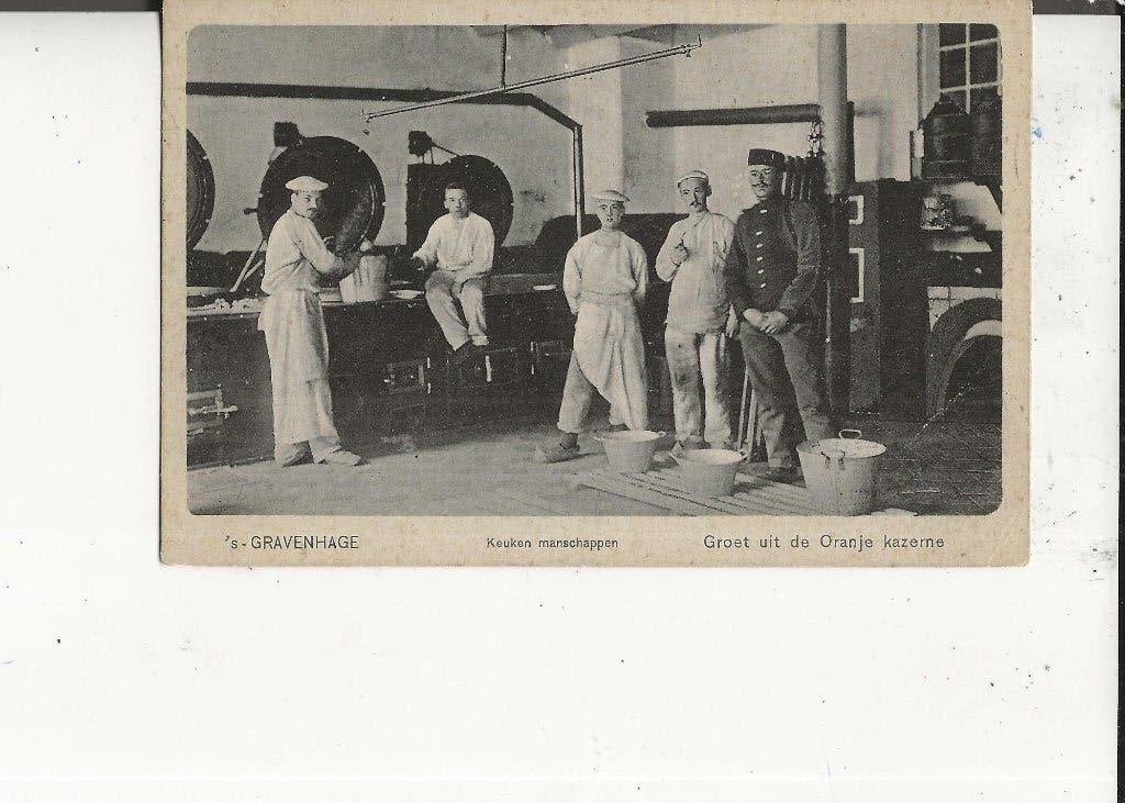 Den Haag Oranje Kazerne keuken met manschappen 1908, Verzamelen, Ophalen of Verzenden, Voor 1920, Gelopen, Zuid-Holland