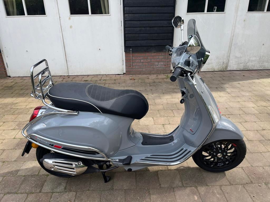 Vespa Sprint Nardo Grey 1334km nieuw!, Ophalen, Zo goed als nieuw, Benzine, Vespa