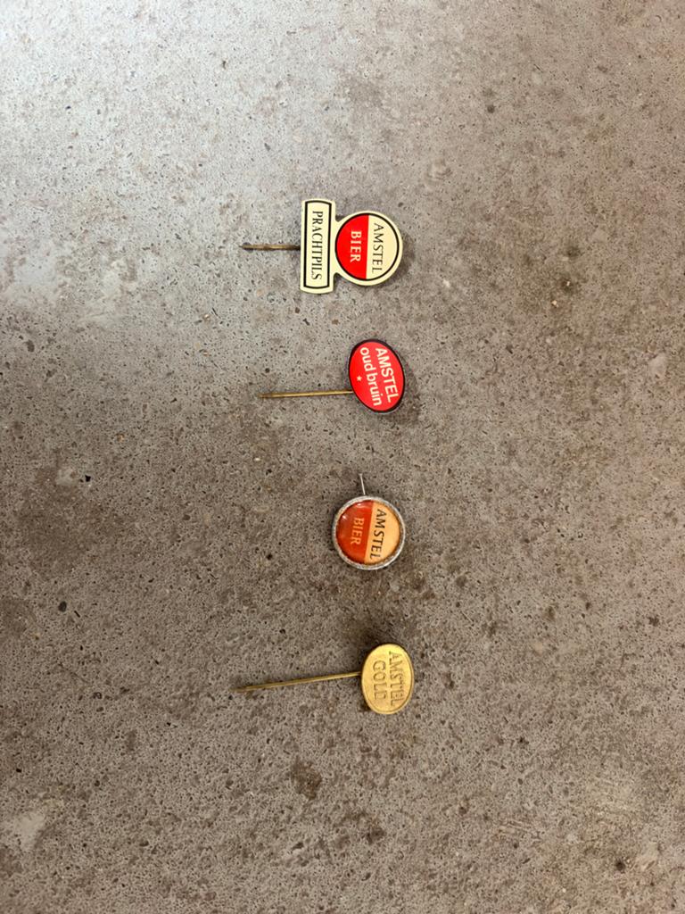 Amstel Bier reclame-speldjes, Verzamelen, Speldjes, Pins en Buttons, Ophalen, Gebruikt, Merk, Speldje of Pin