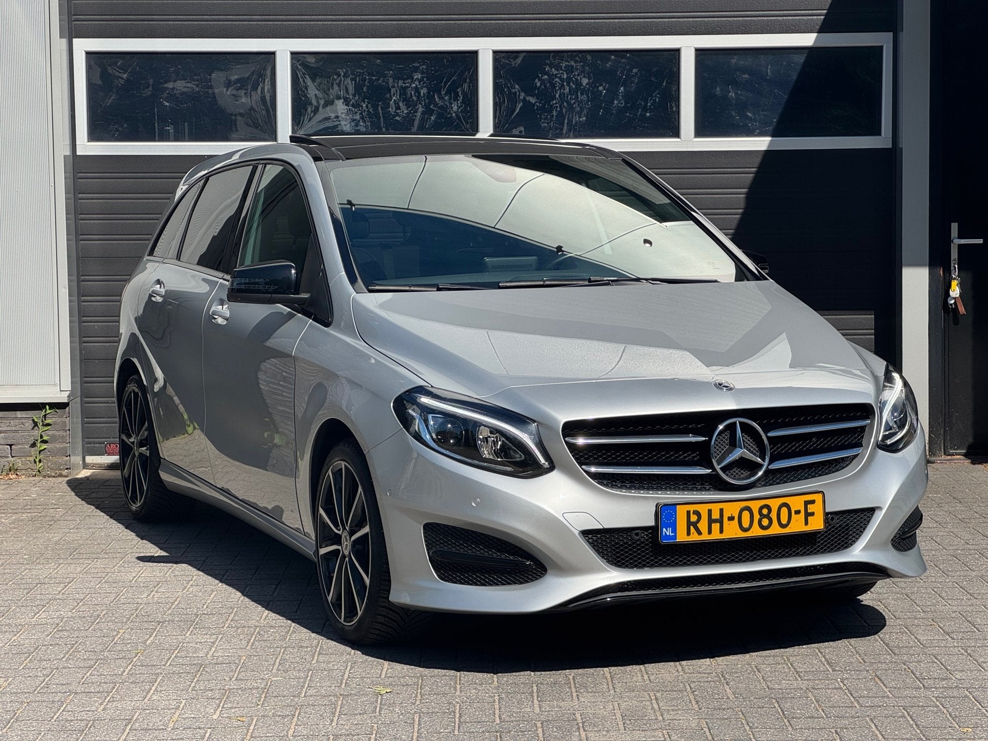 Mercedes-Benz B-klasse 180 Ambition Xenon/Led, Pano, Cruise,, Auto's, 1325 kg, Gebruikt, Euro 6, 4 cilinders