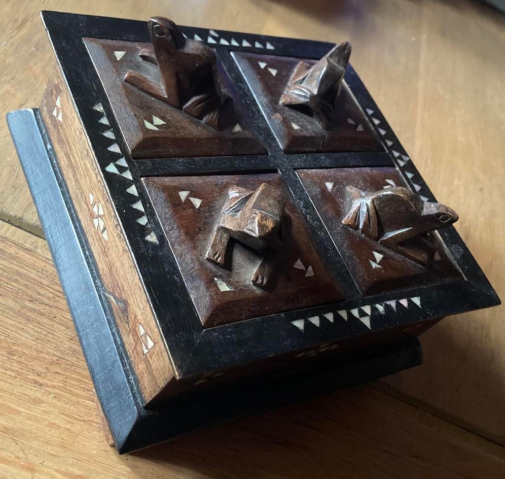 Mooie houten doosje met ingelegde paarlemoer, Ophalen