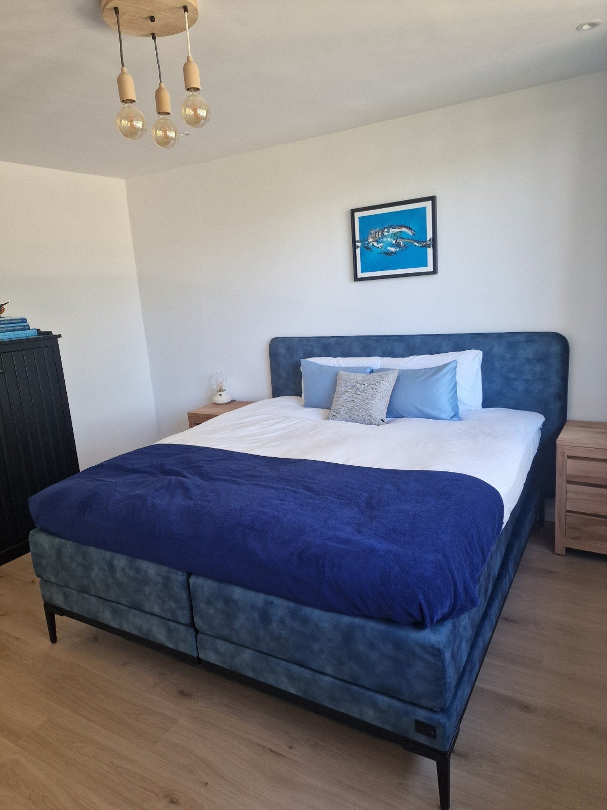 Boxspring van vtwonen - velours met stalen poten, Huis en Inrichting, Ophalen, Blauw, Tweepersoons, 180 cm